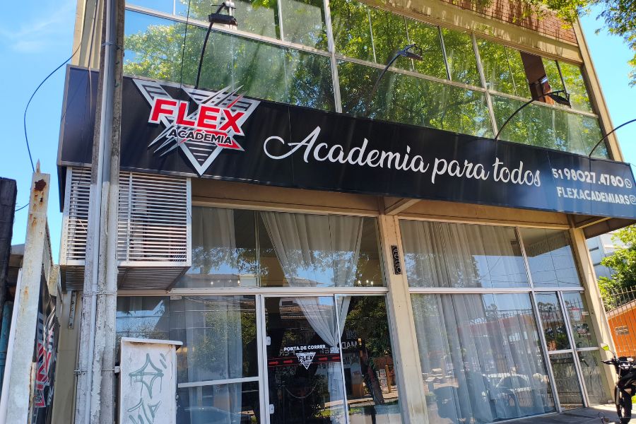 Fachada e acesso — Flex Academia